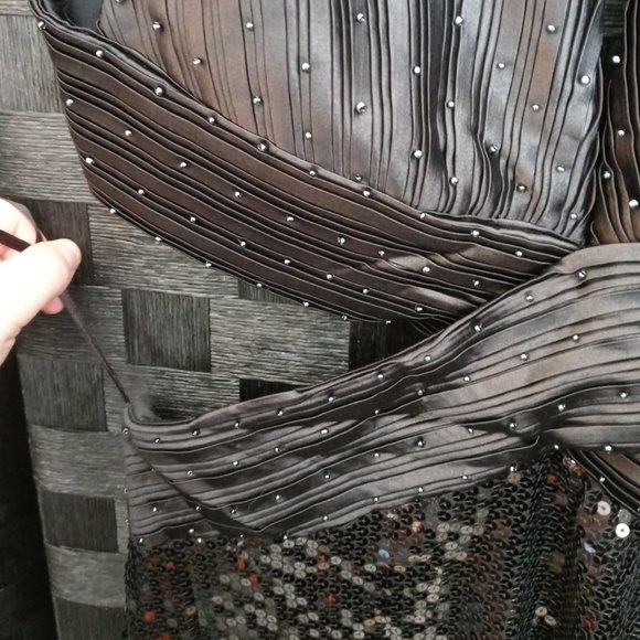 Size Medium backless dress HUGE DISCOUNT - Picture 3 of 5